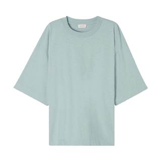*T-shirt, in the color light blue. While stock lasts. Cannot be combined with other discounts. (RRP €80 | outlet price €56)