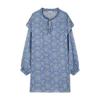 *Patterned dress, in the color light blue. While stock lasts. Cannot be combined with other discounts. (RRP €195 | outlet price €97.50)