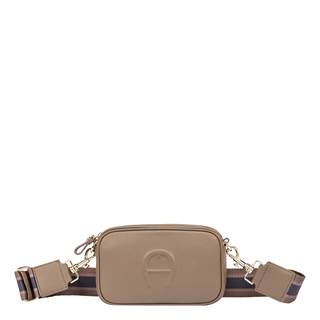 *"Nora", tasche, small, in the colors black, forest green, and taupe. While stock lasts. Cannot be combined with other discounts. (RRP €429 | outlet price €299)
