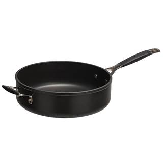 *Aluminum saut pan, non-stick, 26cm. Cannot be combined with other discounts or promotions. (RRP €219 | outlet price €153.30)