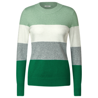 *Pullover, in different colors. While stock lasts. Cannot be combined with other discounts. (RRP €49.99 | outlet price €34.99)