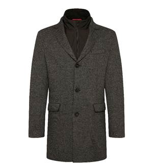 *Coat, men. Cannot be combined with other discounts or promotions. (RRP €399.99 | Outlet price €279.99)