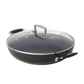 *Profi pan with glass lit. 30cm, non-stick. Cannot be combined with other discounts or promotions. (RRP €235 | Outlet price €164.50)