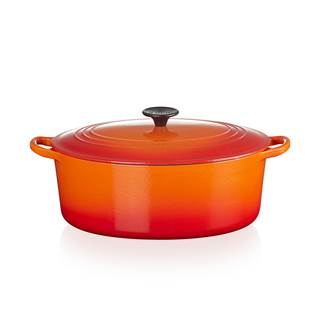 *Cast iron roasting pan, 31cm. Selected colors available. Cannot be combined with other discounts or promotions. (RRP €425 | Outlet price €297.50)