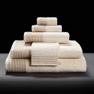 on towel sets (2 bath towels, 2 hand towels, 2 small pieces). Can be assembled from different collections. Cannot be combined with other promotions.