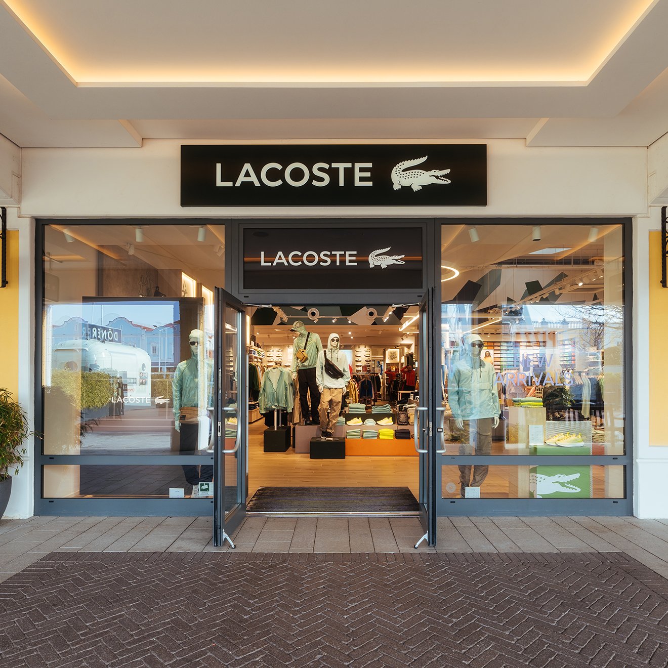 Lacoste shop deals mcarthur glen