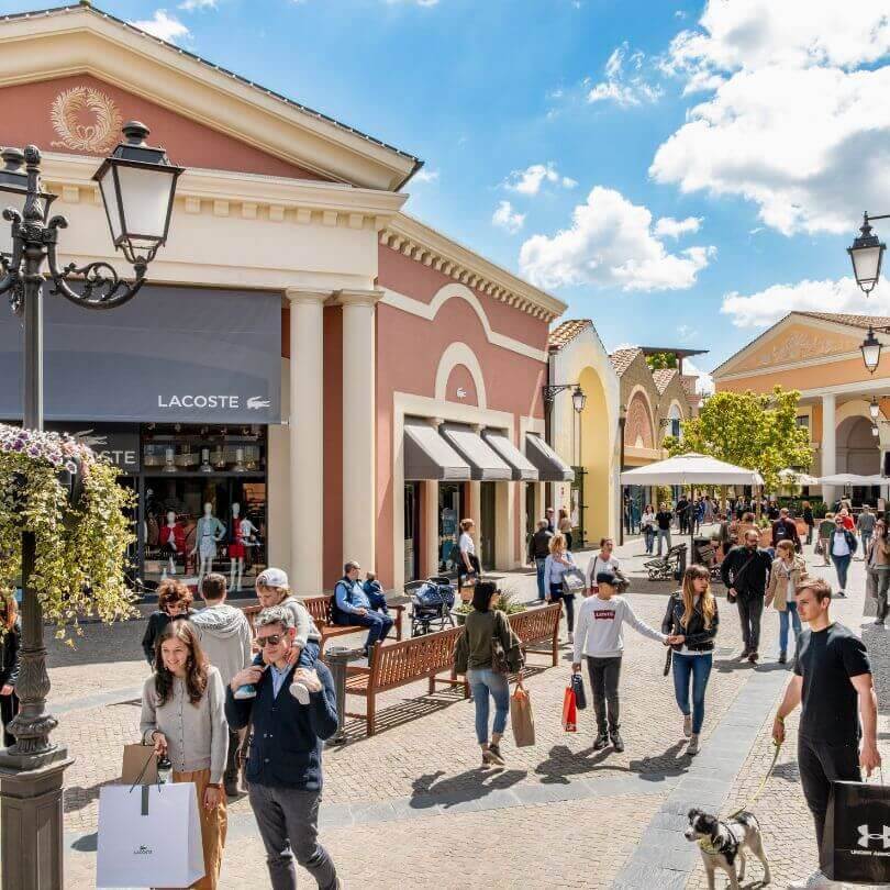 Outlets shopping. Кастель Романо. Аутлет в Риме. Casteel Romano аутлет IFNK. Лацио Castel Romano Designer Outlet.